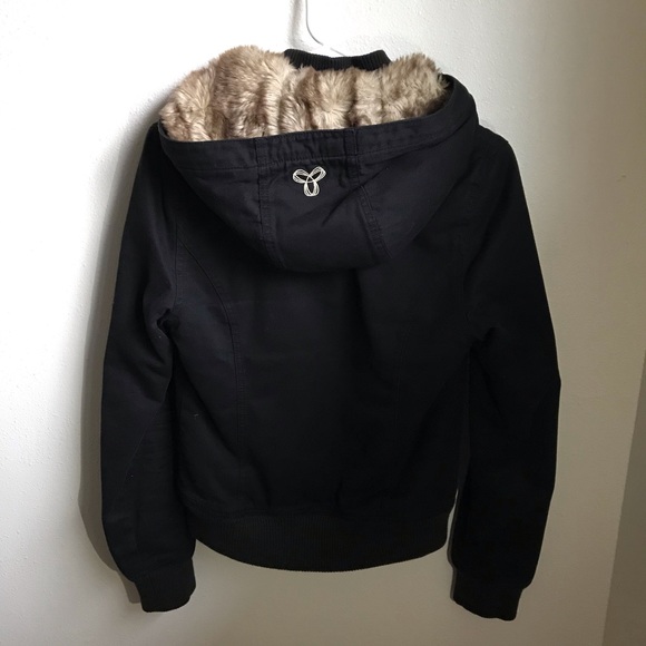 TNA Aritzia Black Faux Fur Jacket* - Picture 8 of 8
